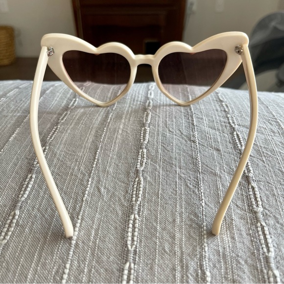 💜 Heart Sunglasses 💜 - Picture 4 of 8